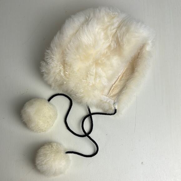 Vintage Cream Pom-Pom Hat Accessory - Picture 1 of 4
